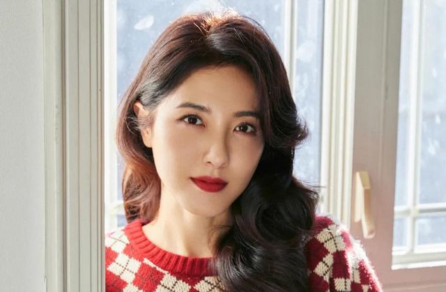 曾黎粉丝送礼物被倒卖还要写致歉信，网友：灾难公关令人心寒