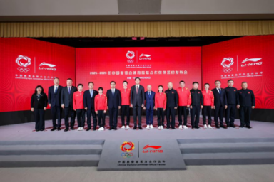李宁与中国奥委会签约 助力中国体育健儿