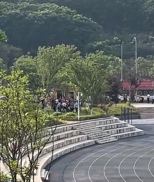 大学生化粪池遇难谁来担责