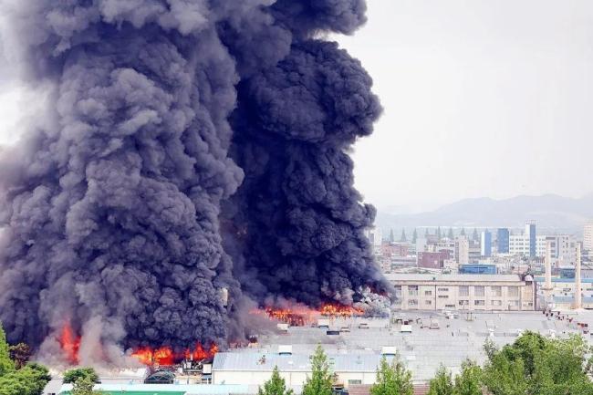 韩国光州一轮胎工厂发生大火