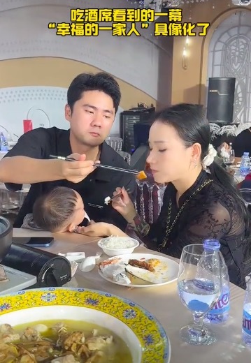 幸福具像化了！妈妈忙着喂孩子 爸爸忙着喂妈妈