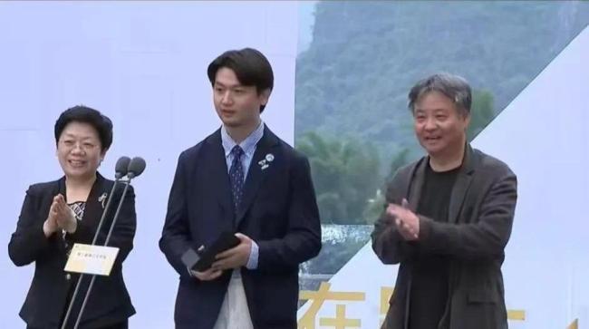 作家圈查无此人却被一众大佬力挺