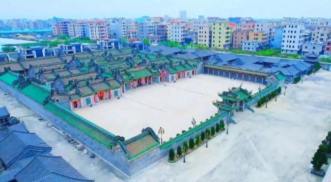 当地通报潮汕豪宅英之园强拆 违建豪宅引发热议
