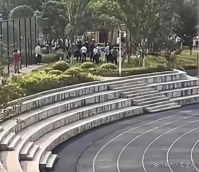 化粪池用草地毯掩盖出事谁负责 校园安全漏洞拷问良心