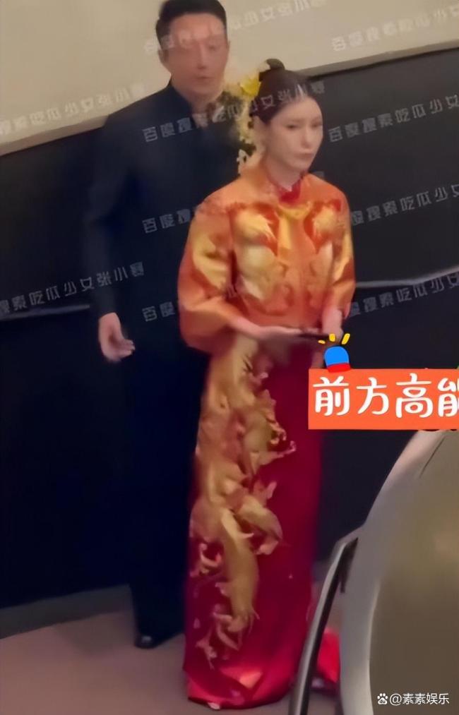 汪小菲婚礼现场曝光 新娘用手挡镜头 新婚喜悦溢于言表