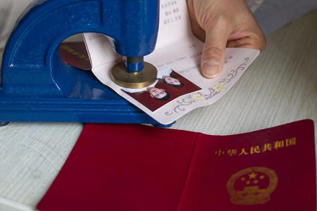 结婚登记不再需要户口本需要这些 新规引发热议