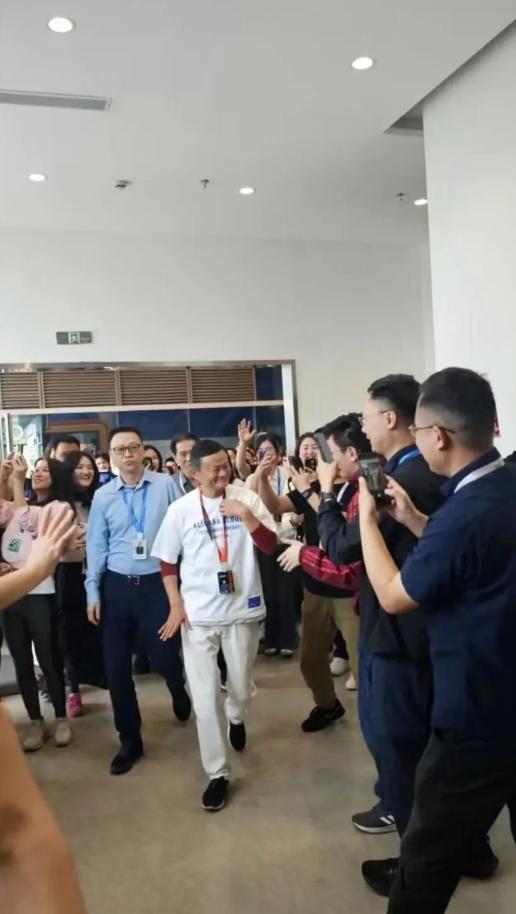 马云回应回归阿里传闻 “没听说”