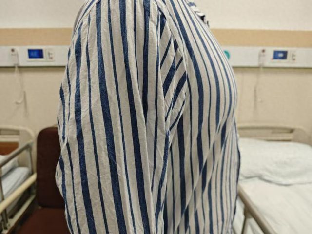男子自爆“像女人一样，乳房竟发育了”，医生：一月接诊5例