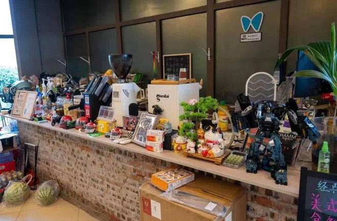 开进城市公厕的精品咖啡，让年轻人转场村咖试运气